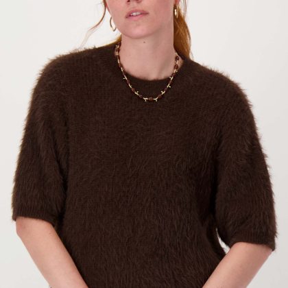 ZUSS FLUFFY TRUI MET RONDE HALS CHOCOLADEBRUIN