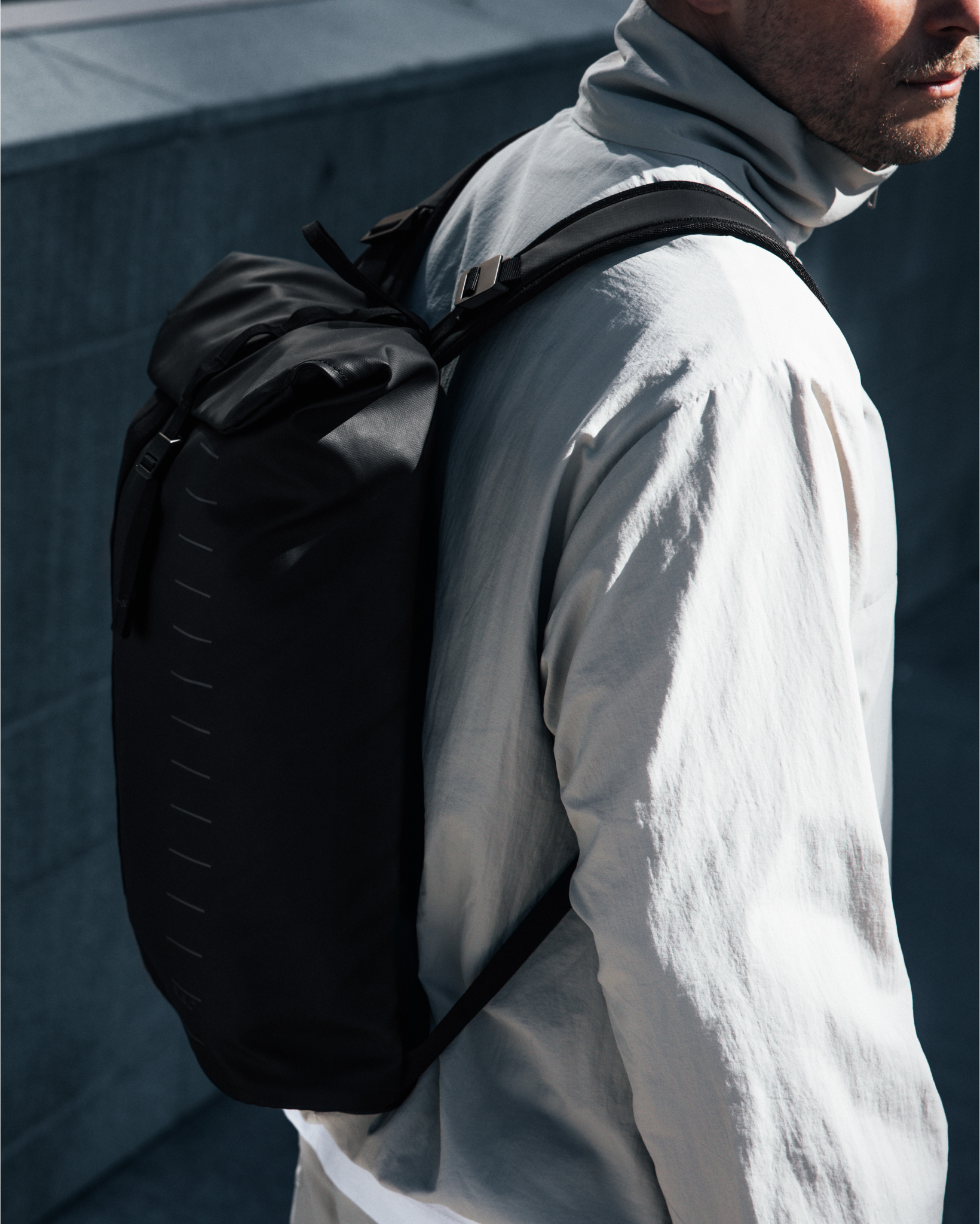 D_b ESSENTIAL BACKPACK 12L BLACKOUT - Afbeelding 2
